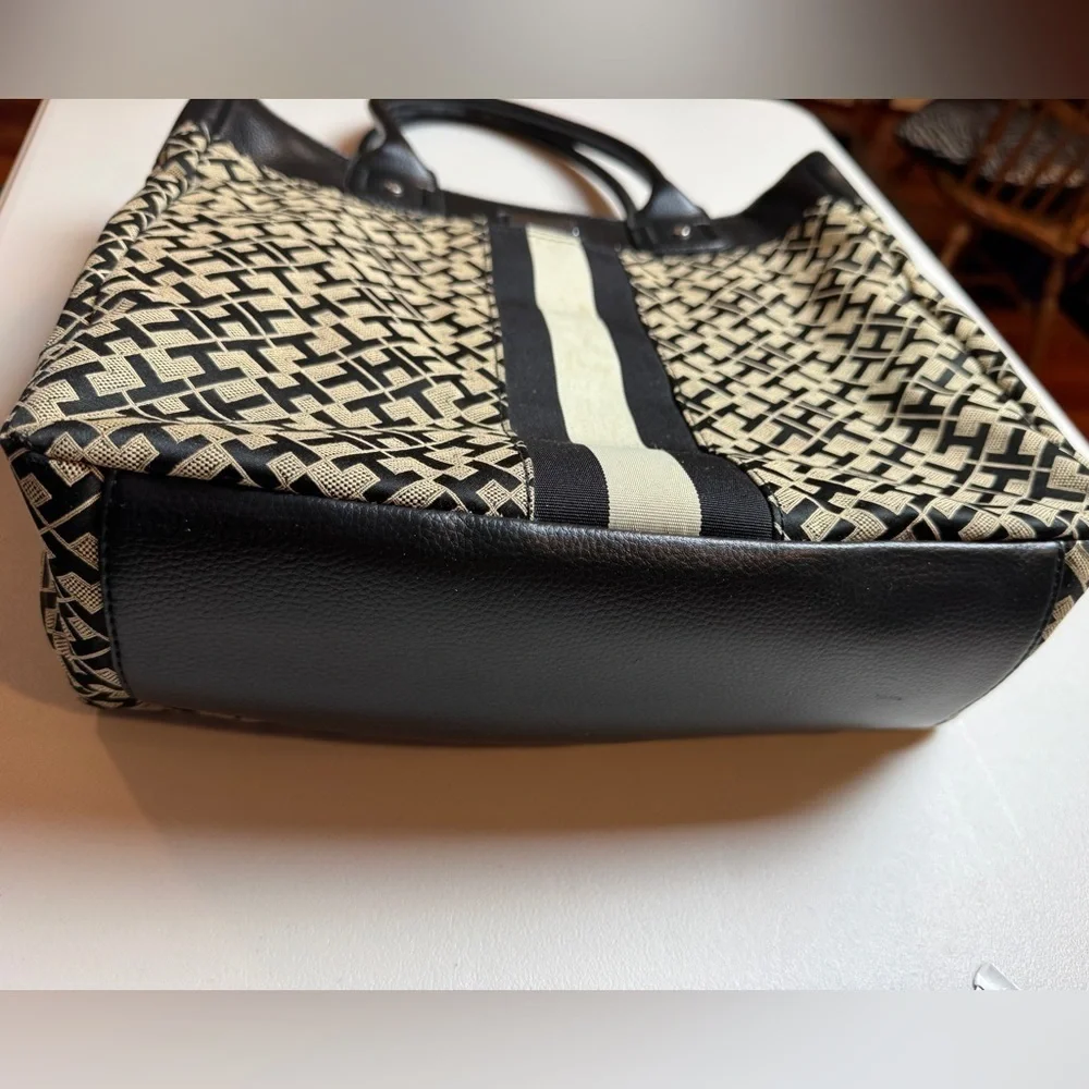 Tommy Hilfiger signature Jacquard Faux Leather handbag